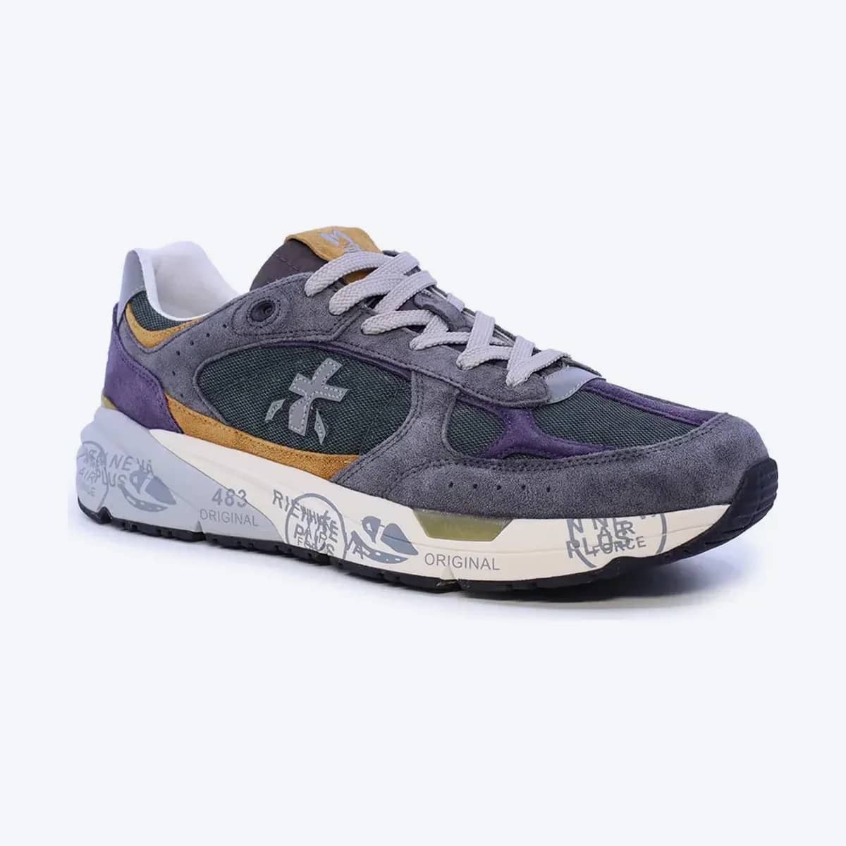 Premiata Mase çok renkli sneaker, önden çapraz görünüm; çok parçalı üst yapı ve kalın taban