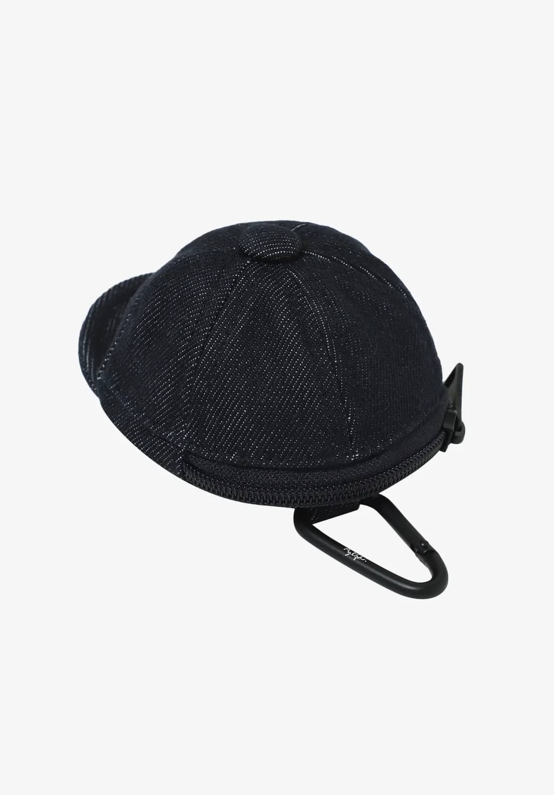 A.P.C. siyah Mini anahtarlık, yandan görünüm
