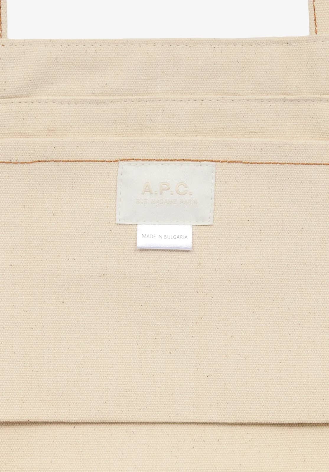 A.P.C. beyaz tote çanta, yandan görünüm