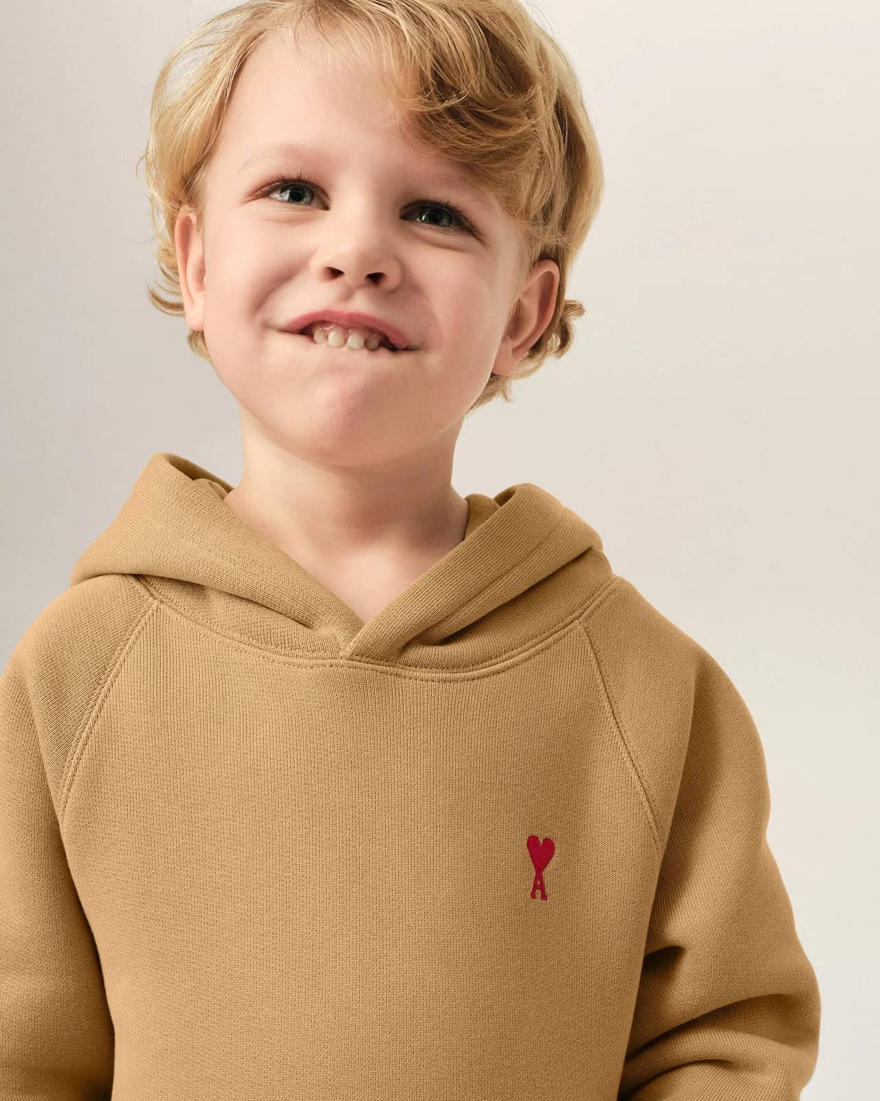 Ami Paris kahverengi pamuk sweatshirt, detay görünüm
