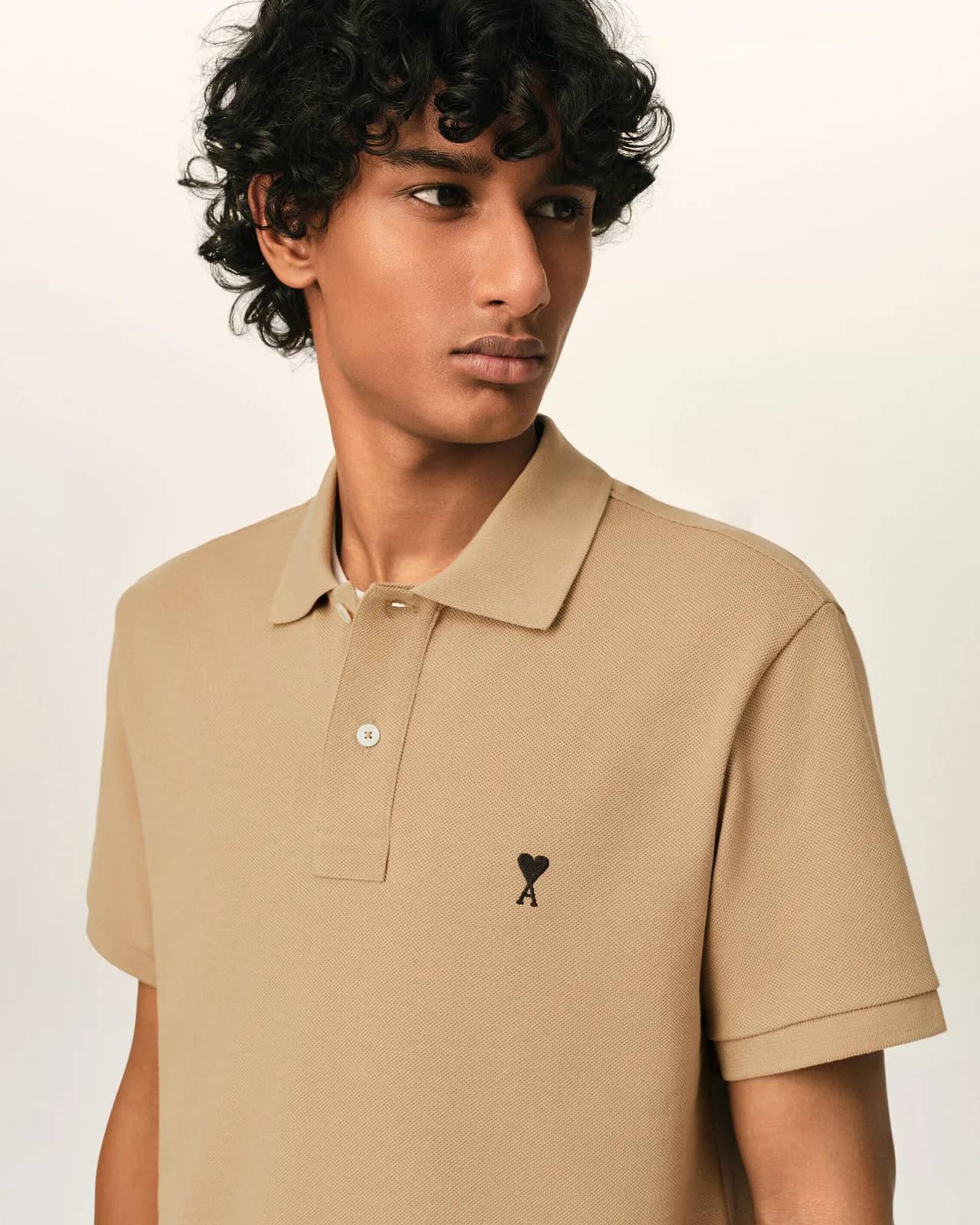 Ami Paris bej pamuk polo yaka t-shirt, detay görünüm
