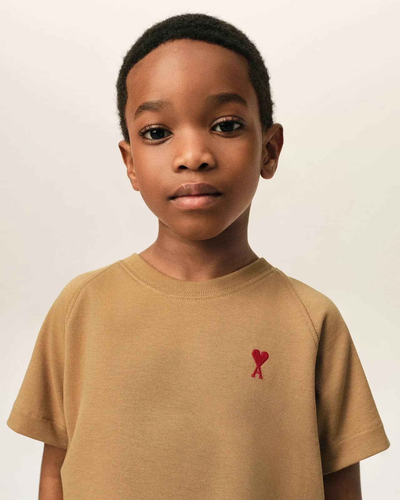 Ami Paris kahverengi pamuk t-shirt, detay görünüm