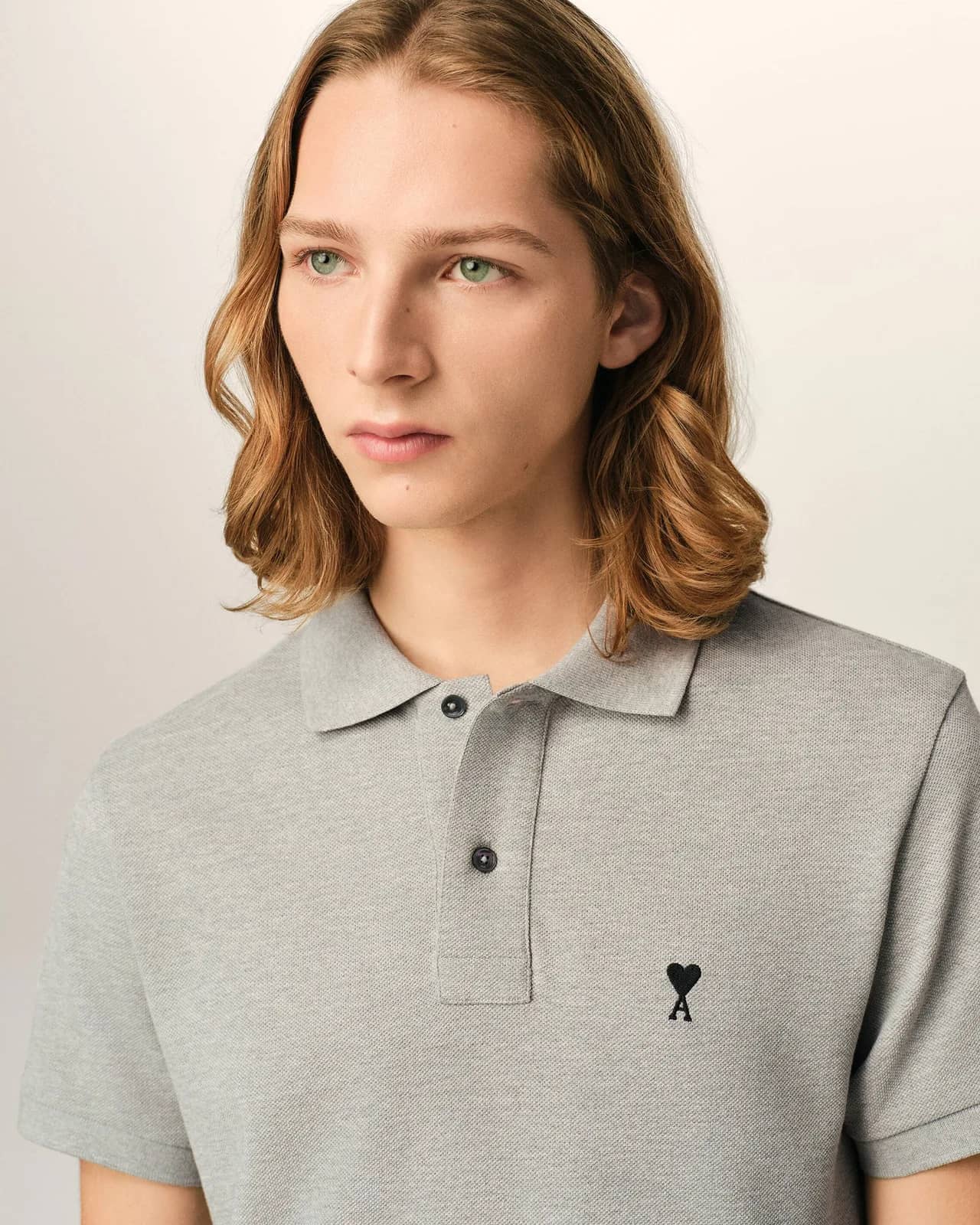 Ami Paris gri pamuk polo yaka t-shirt, detay görünüm