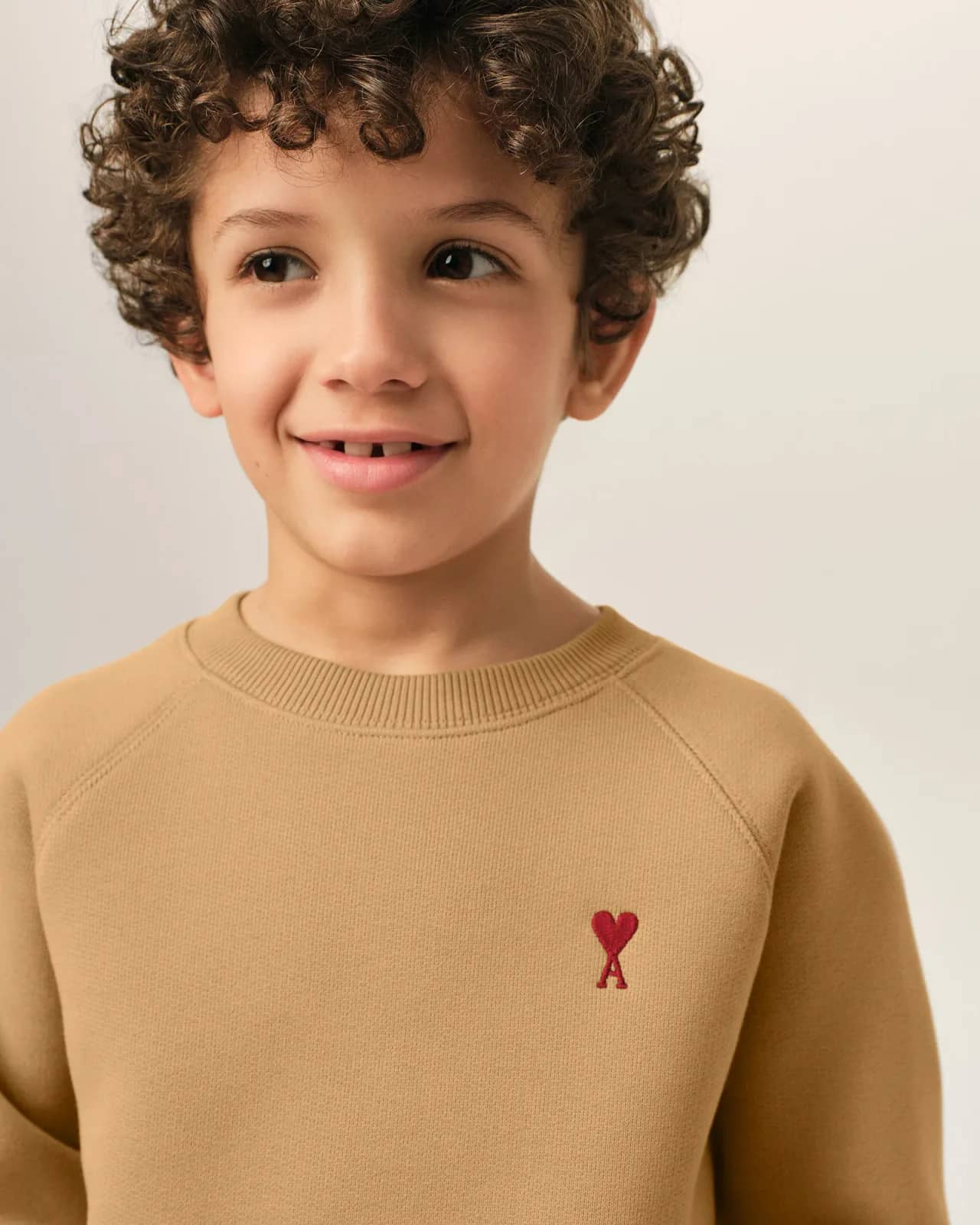 Ami Paris kahverengi pamuk sweatshirt, detay görünüm