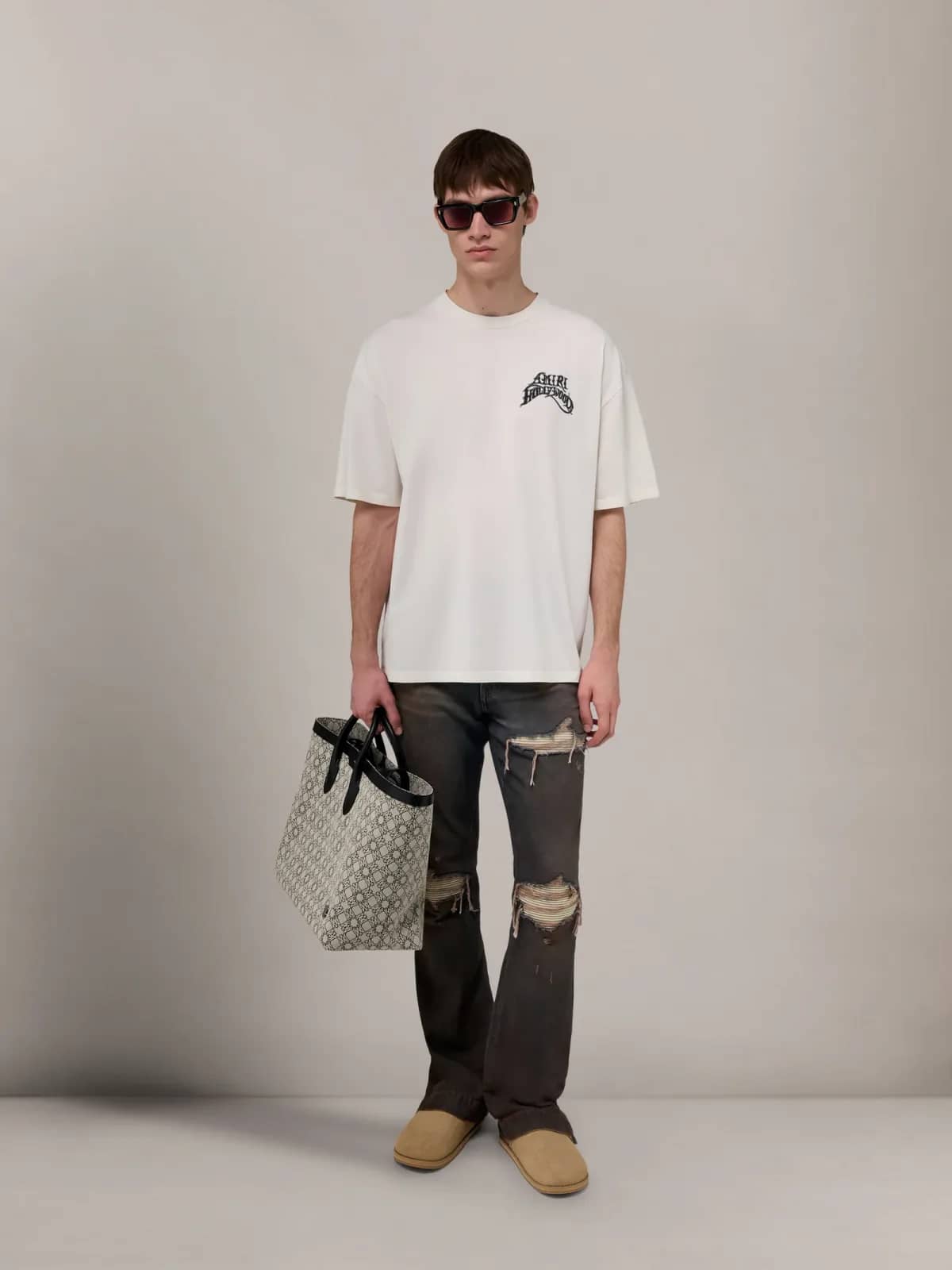 Amiri krem t-shirt, arkadan görünüm