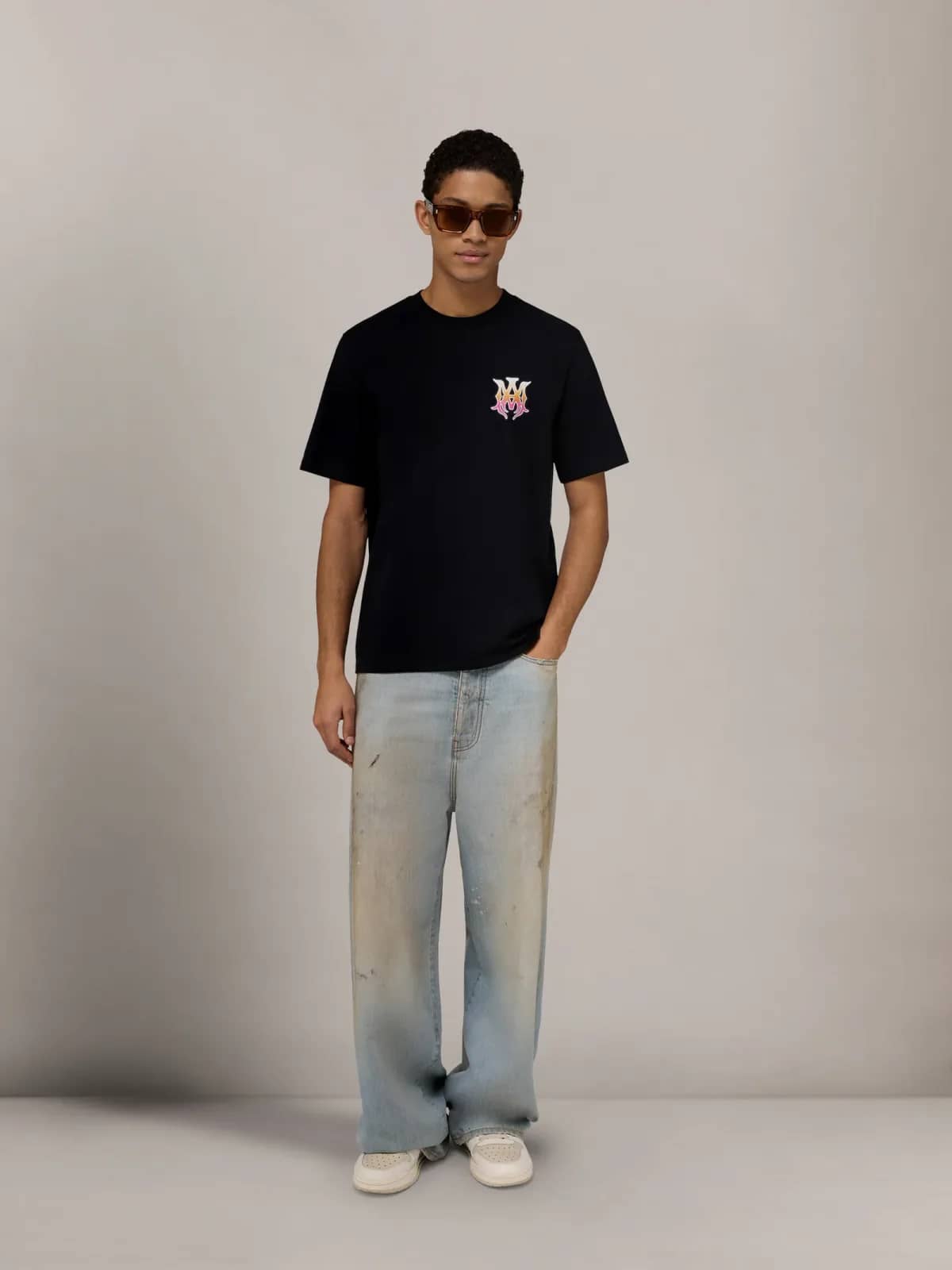 Amiri siyah t-shirt, arkadan görünüm