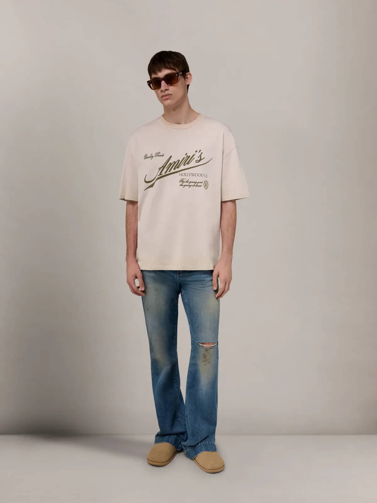 Amiri bej t-shirt, arkadan görünüm