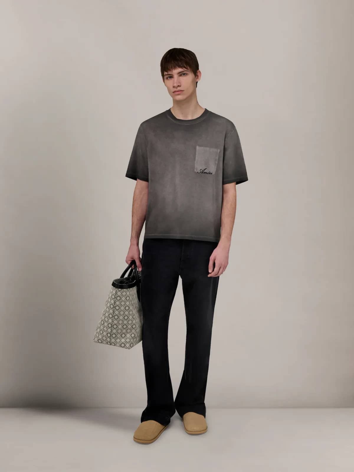 Amiri siyah t-shirt, arkadan görünüm