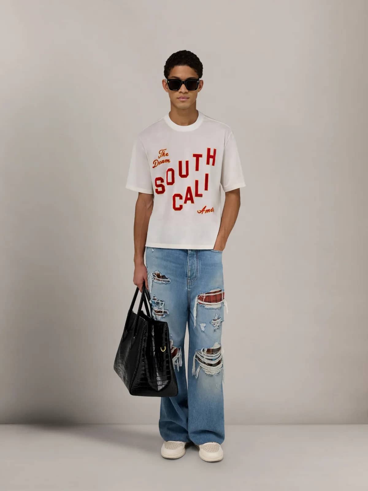 Amiri krem t-shirt, arkadan görünüm