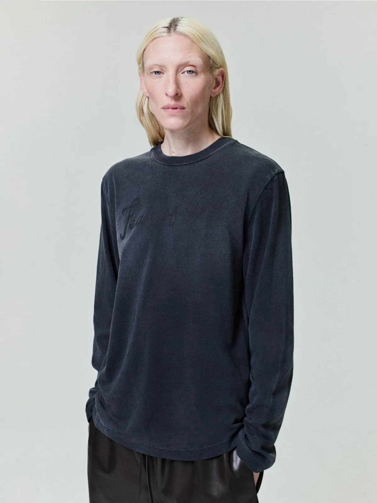 Fear of God siyah t-shirt, önden görünüm