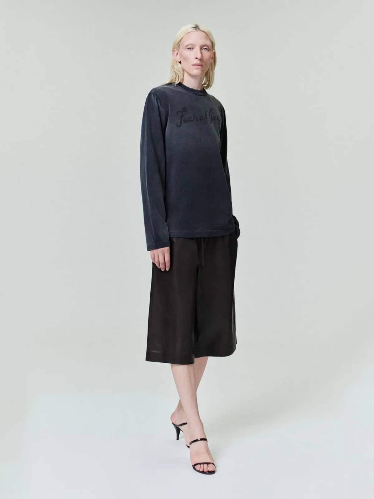Fear of God siyah t-shirt, detay görünüm