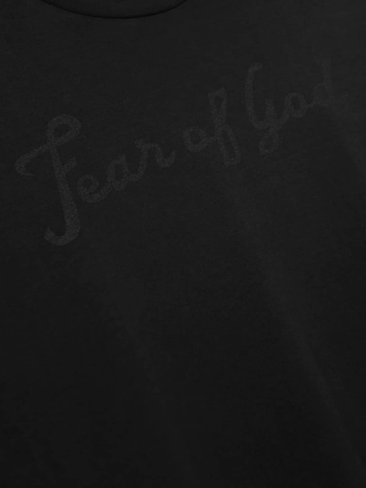Fear of God siyah t-shirt, detay görünüm