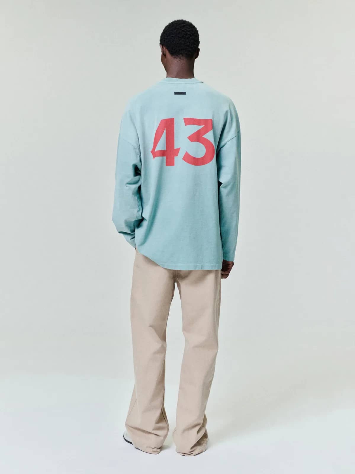 Fear of God açık mavi t-shirt, arkadan görünüm