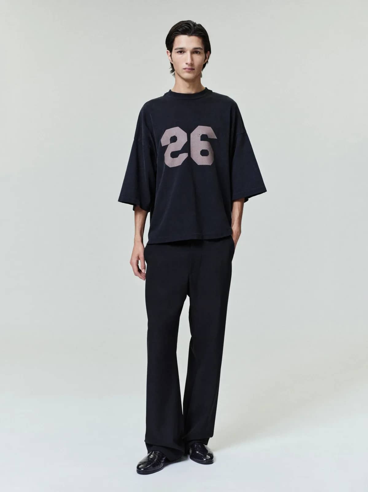 Fear of God siyah t-shirt, önden görünüm