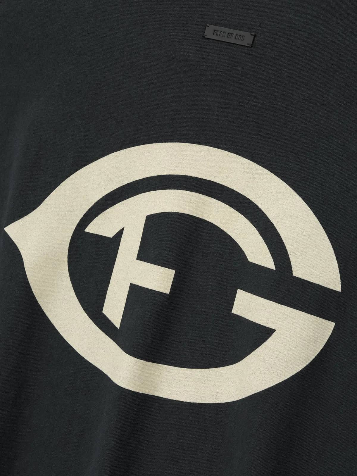 Fear of God siyah t-shirt, detay görünüm