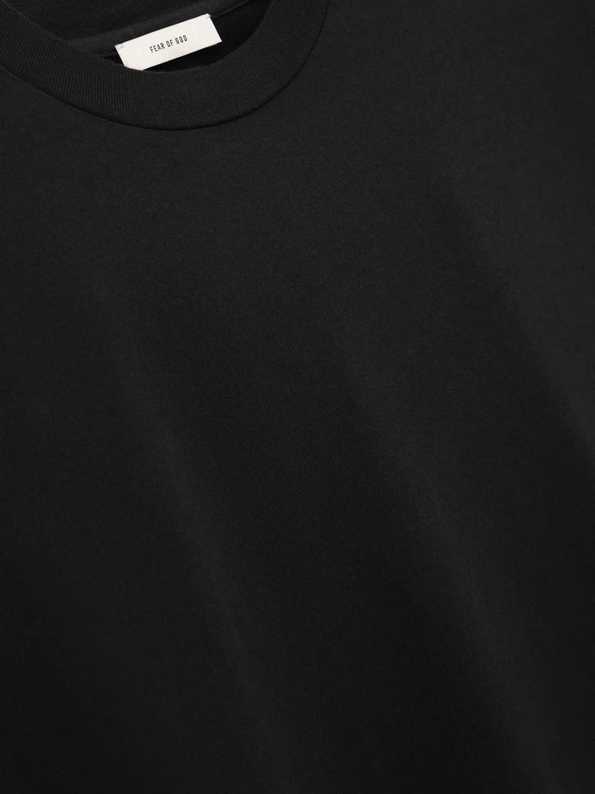 Fear of God siyah t-shirt, detay görünüm
