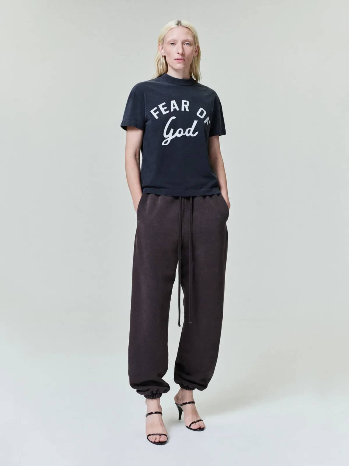 Fear of God siyah t-shirt, önden görünüm