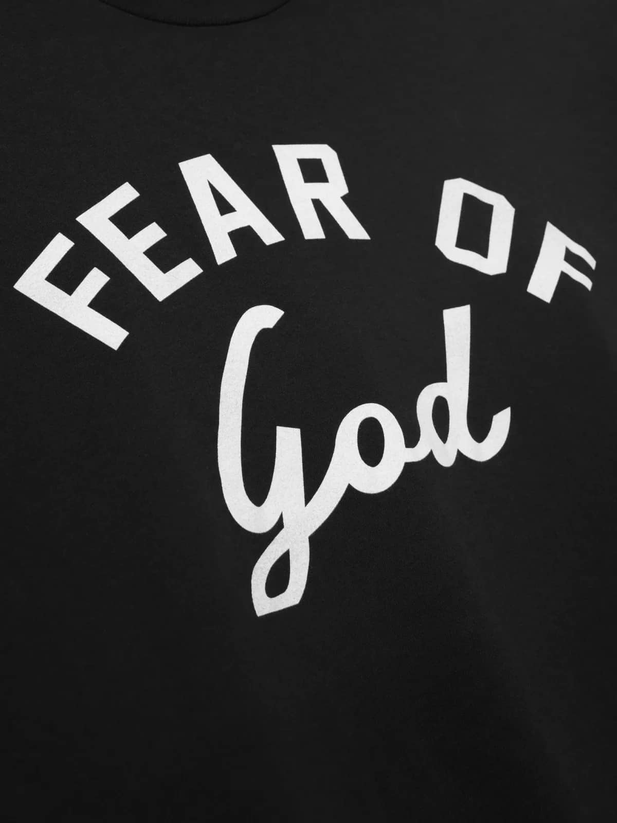 Fear of God siyah t-shirt, detay görünüm