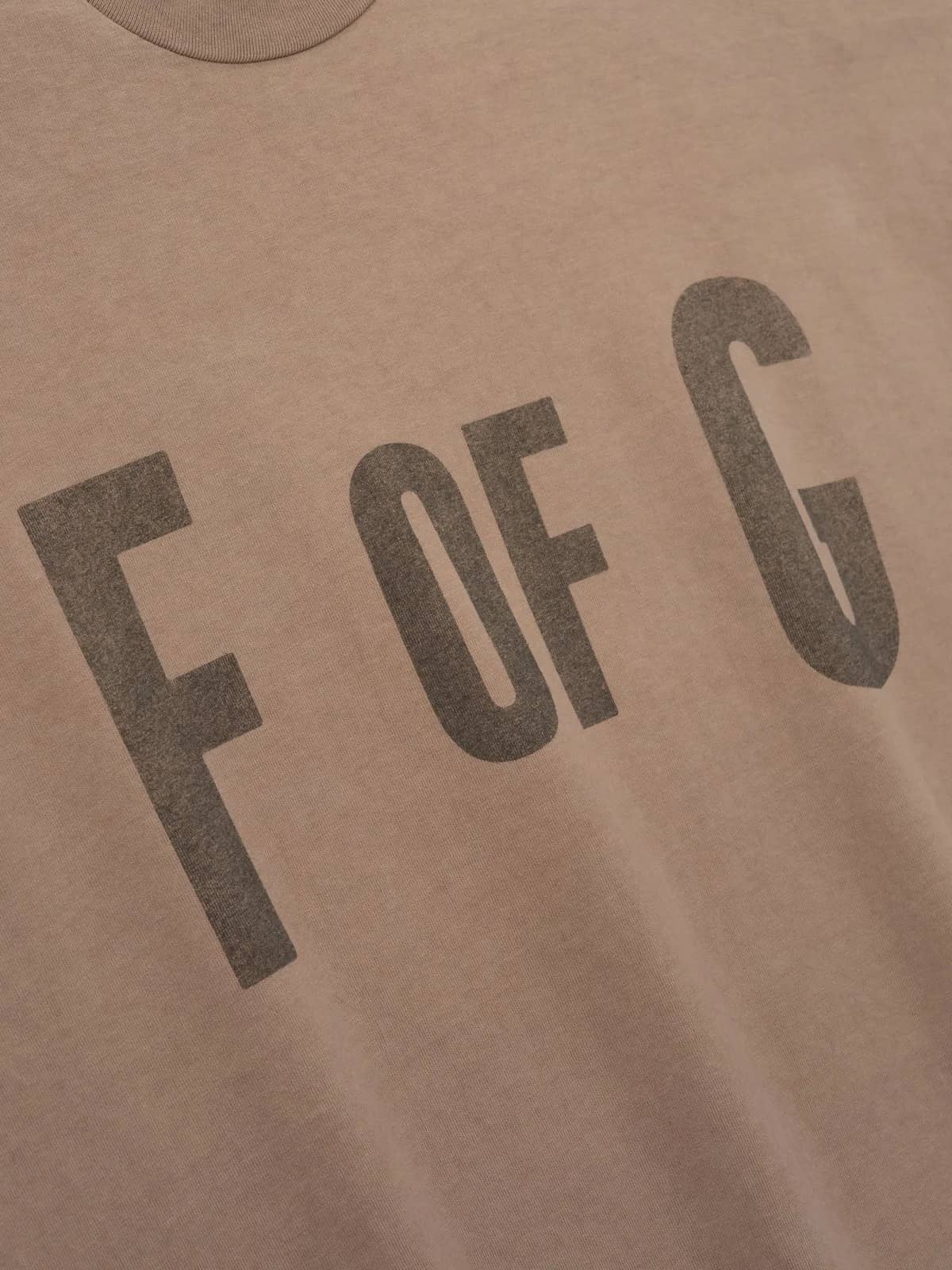 Fear of God bej t-shirt, detay görünüm