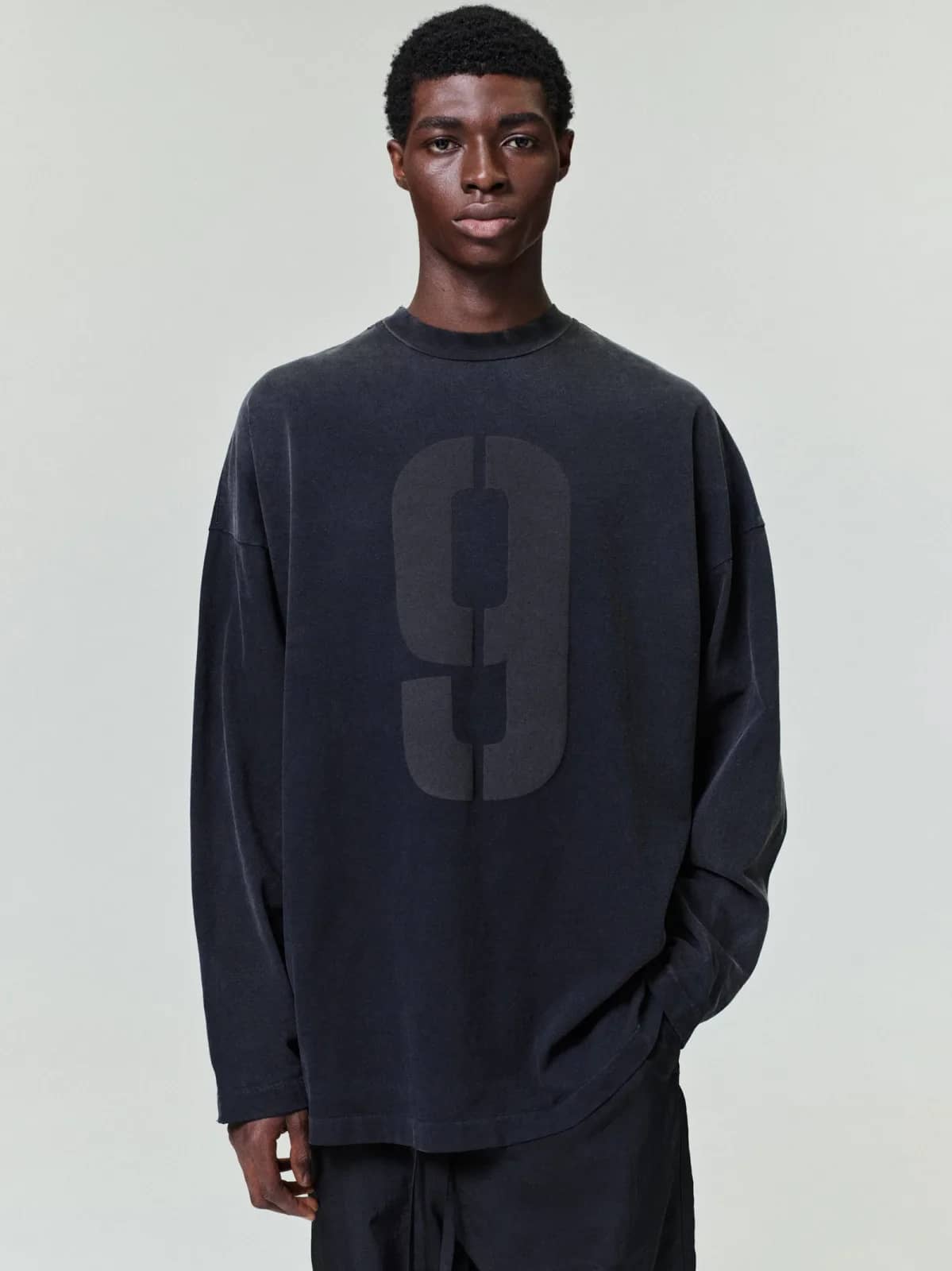 Fear of God siyah t-shirt, önden görünüm