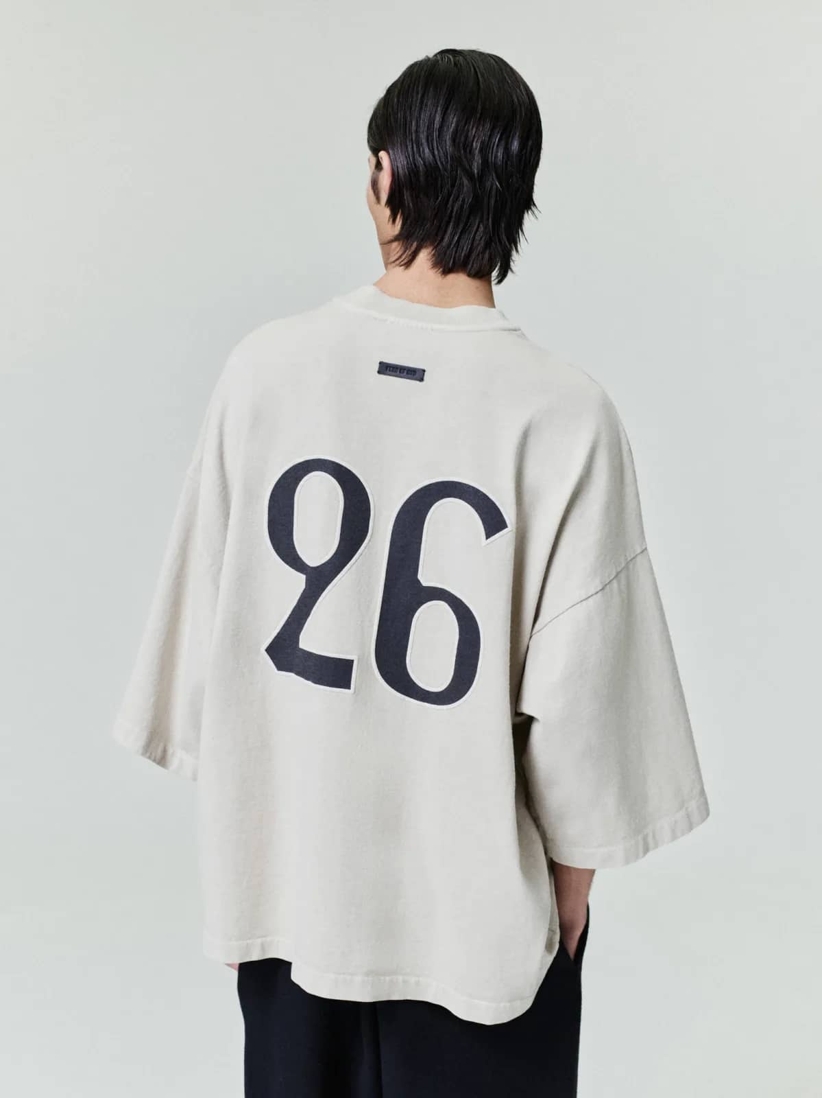 Fear of God krem t-shirt, arkadan görünüm