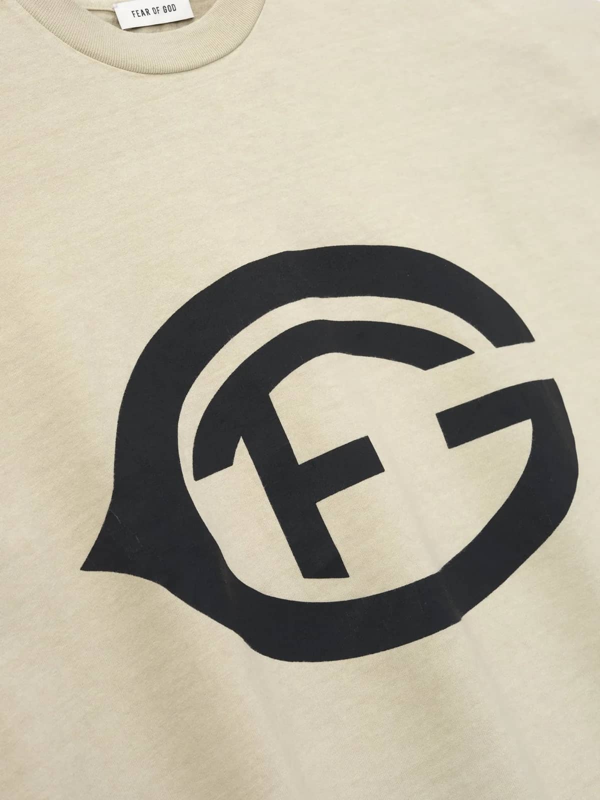 Fear of God krem t-shirt, detay görünüm