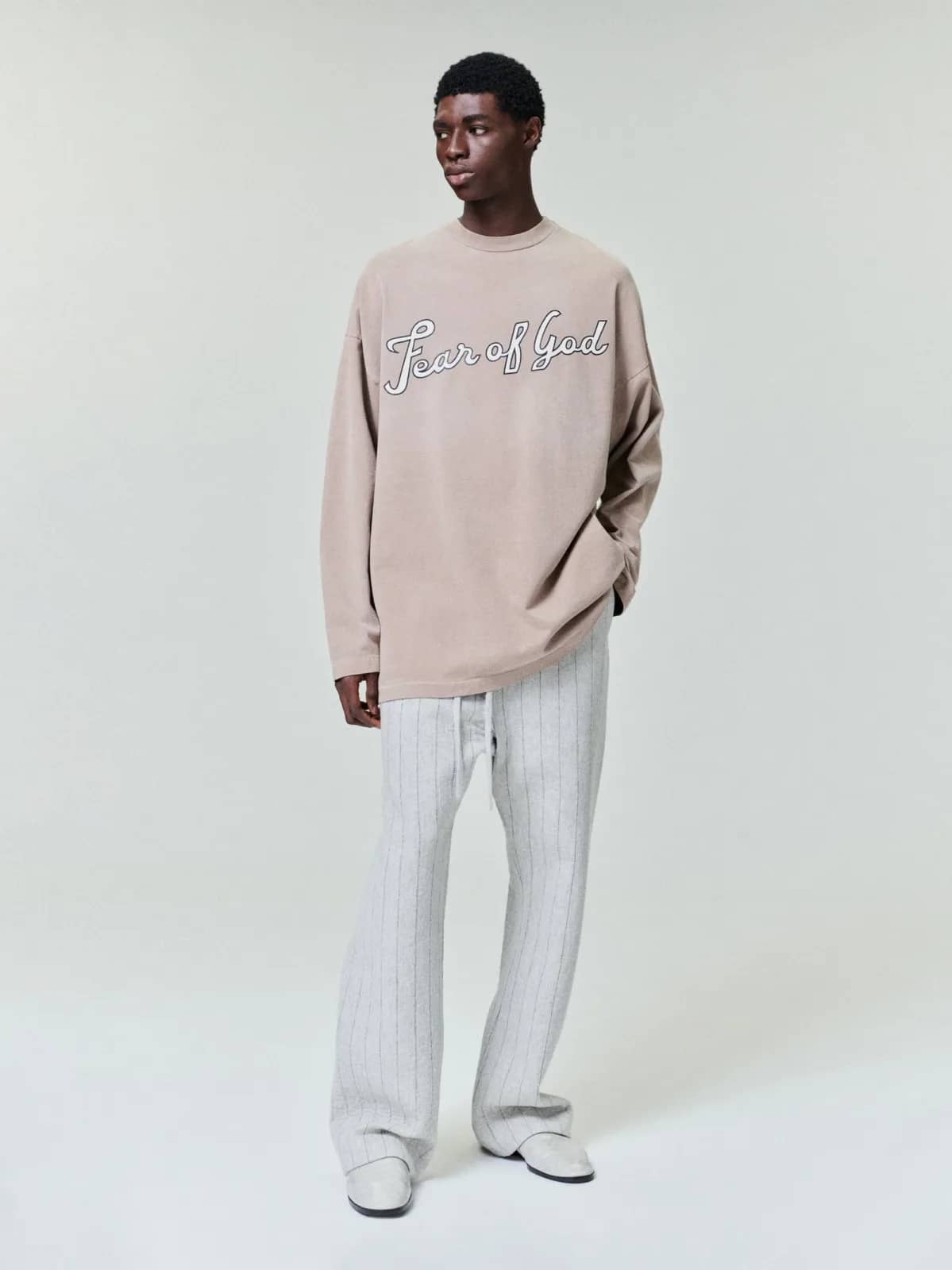 Fear of God bej t-shirt, önden görünüm