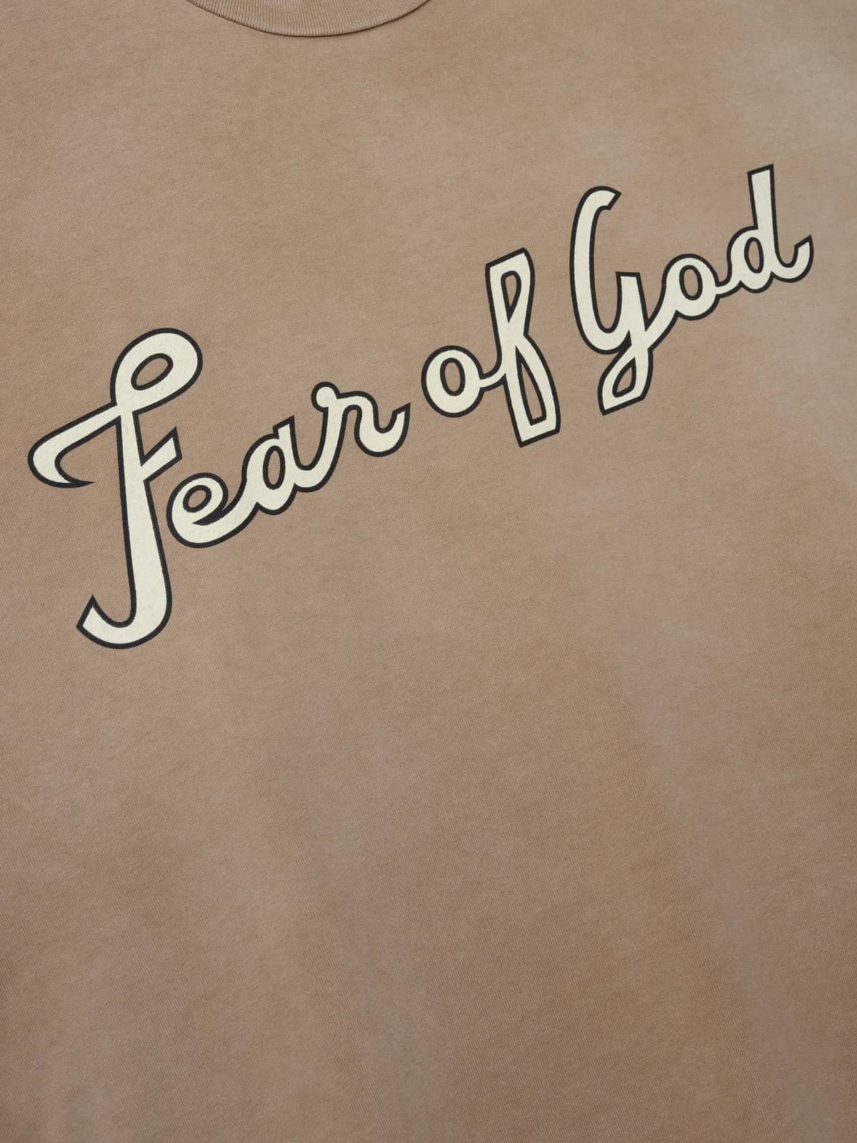 Fear of God bej t-shirt, detay görünüm