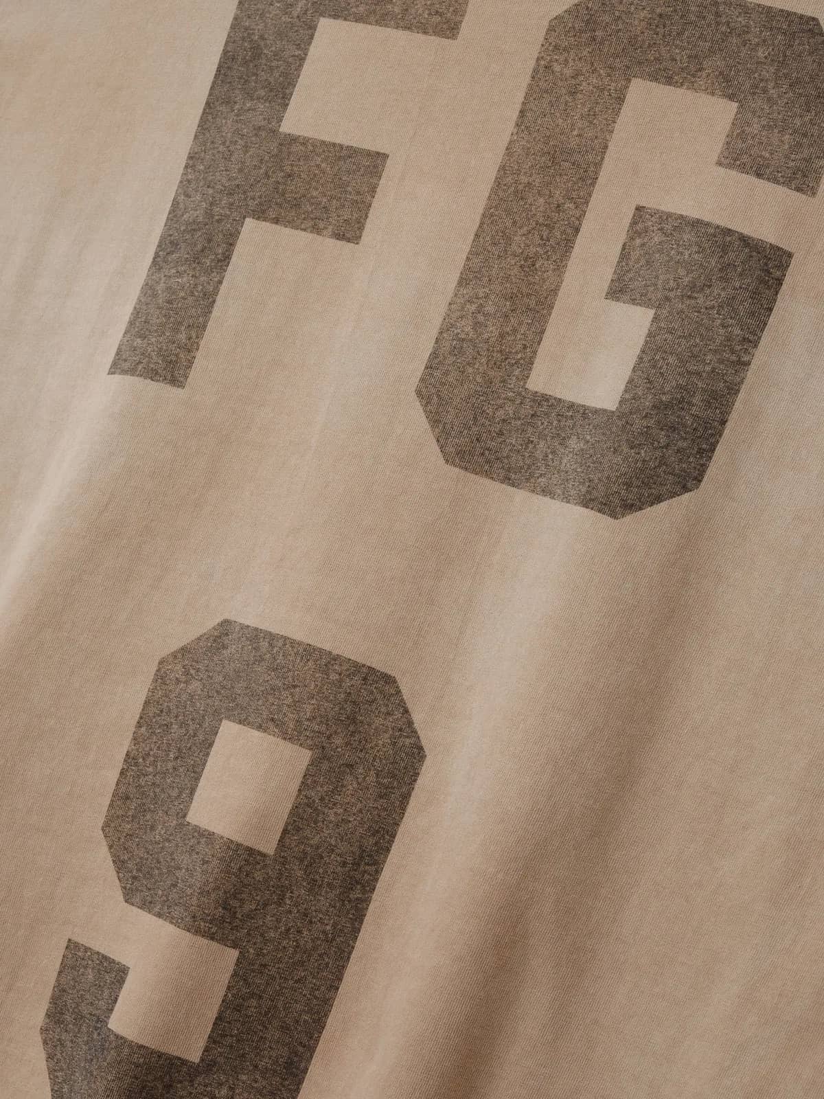 Fear of God bej t-shirt, detay görünüm