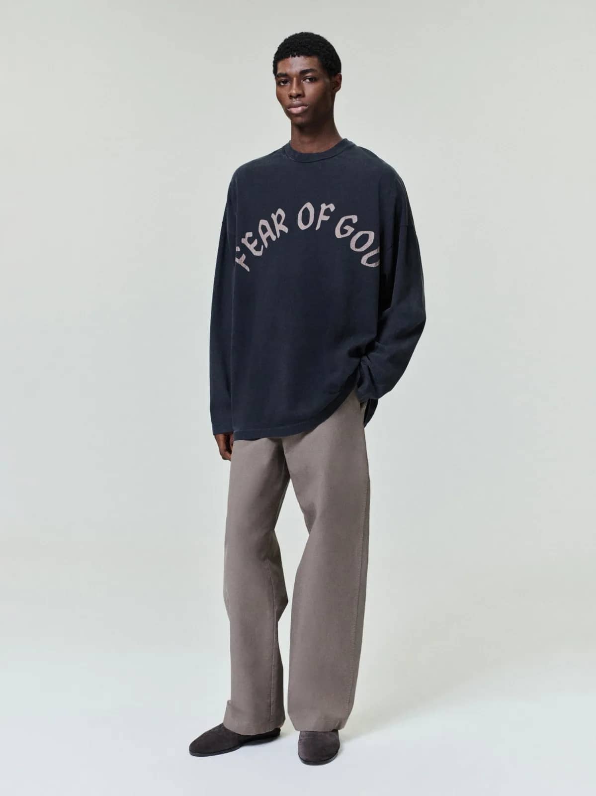 Fear of God siyah t-shirt, önden görünüm
