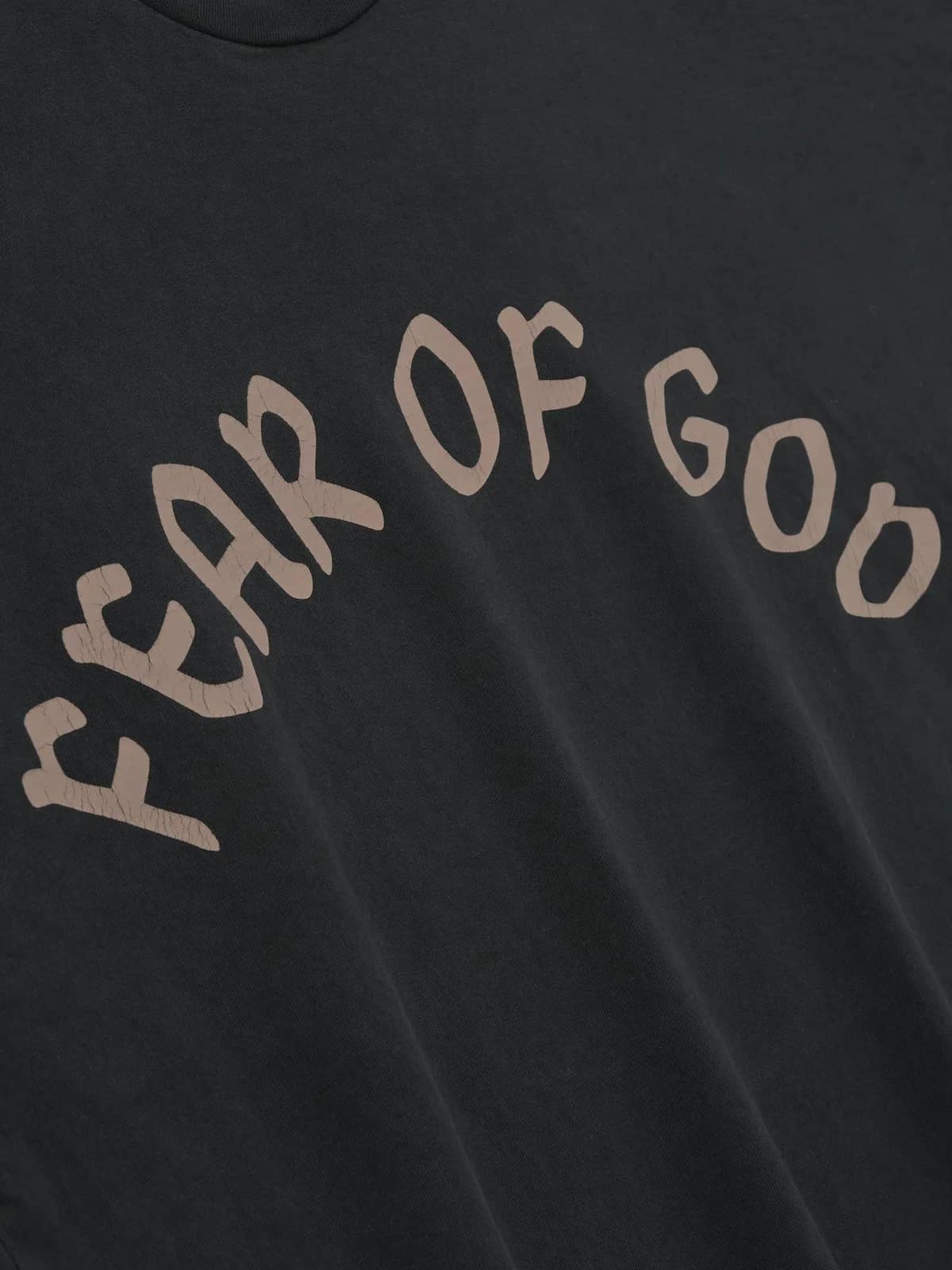 Fear of God siyah t-shirt, detay görünüm