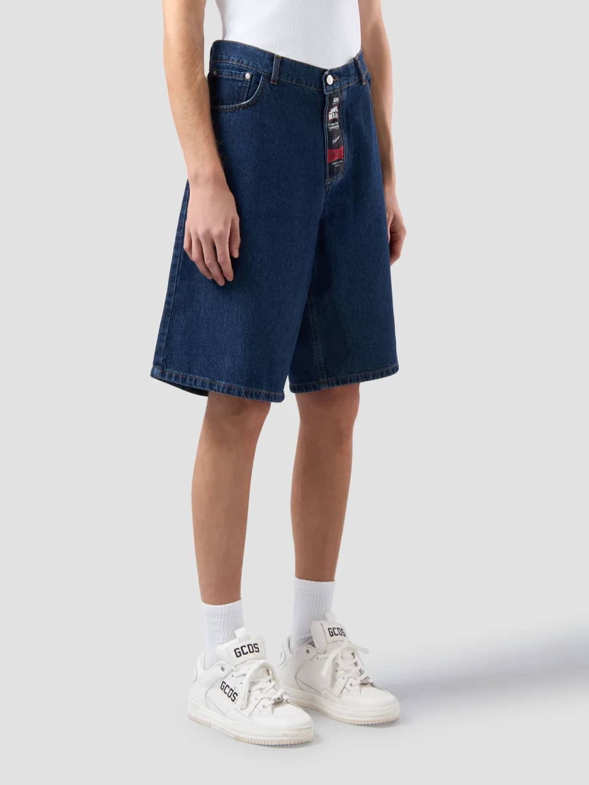 GCDS gri denim şort, detay görünüm