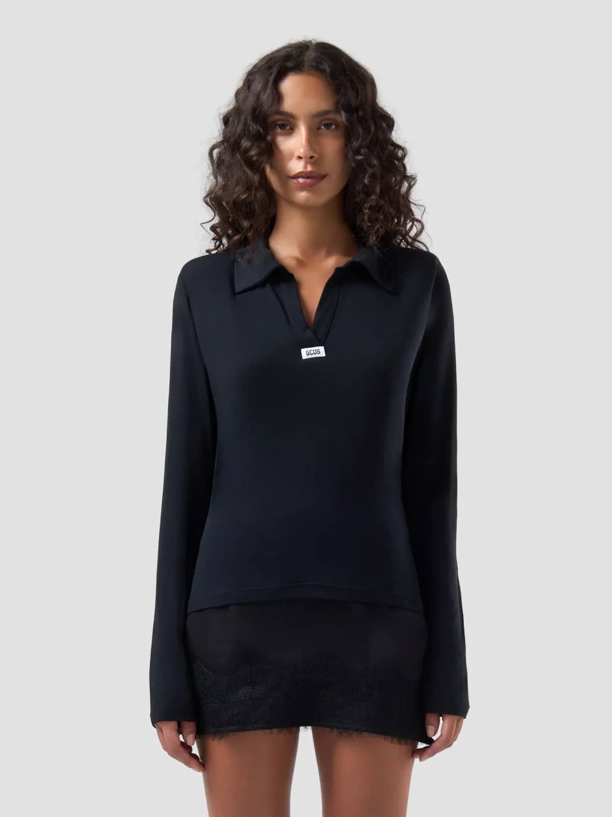 GCDS siyah polo yaka t-shirt, detay görünüm