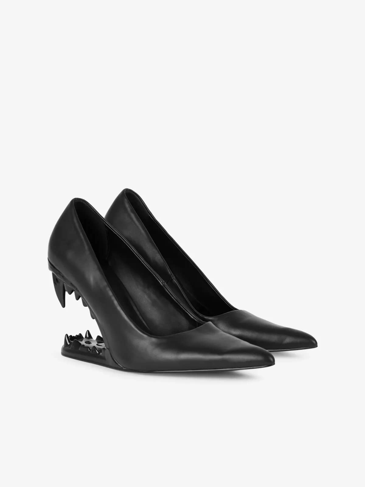 GCDS siyah stiletto, önden çapraz görünüm