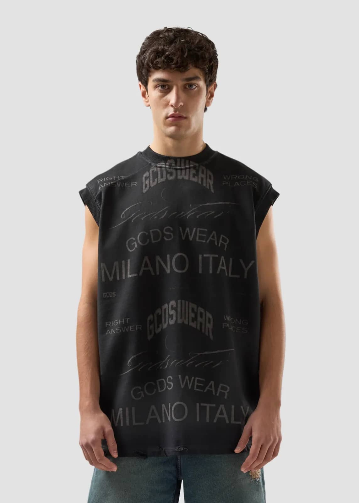 GCDS siyah sweatshirt, detay görünüm