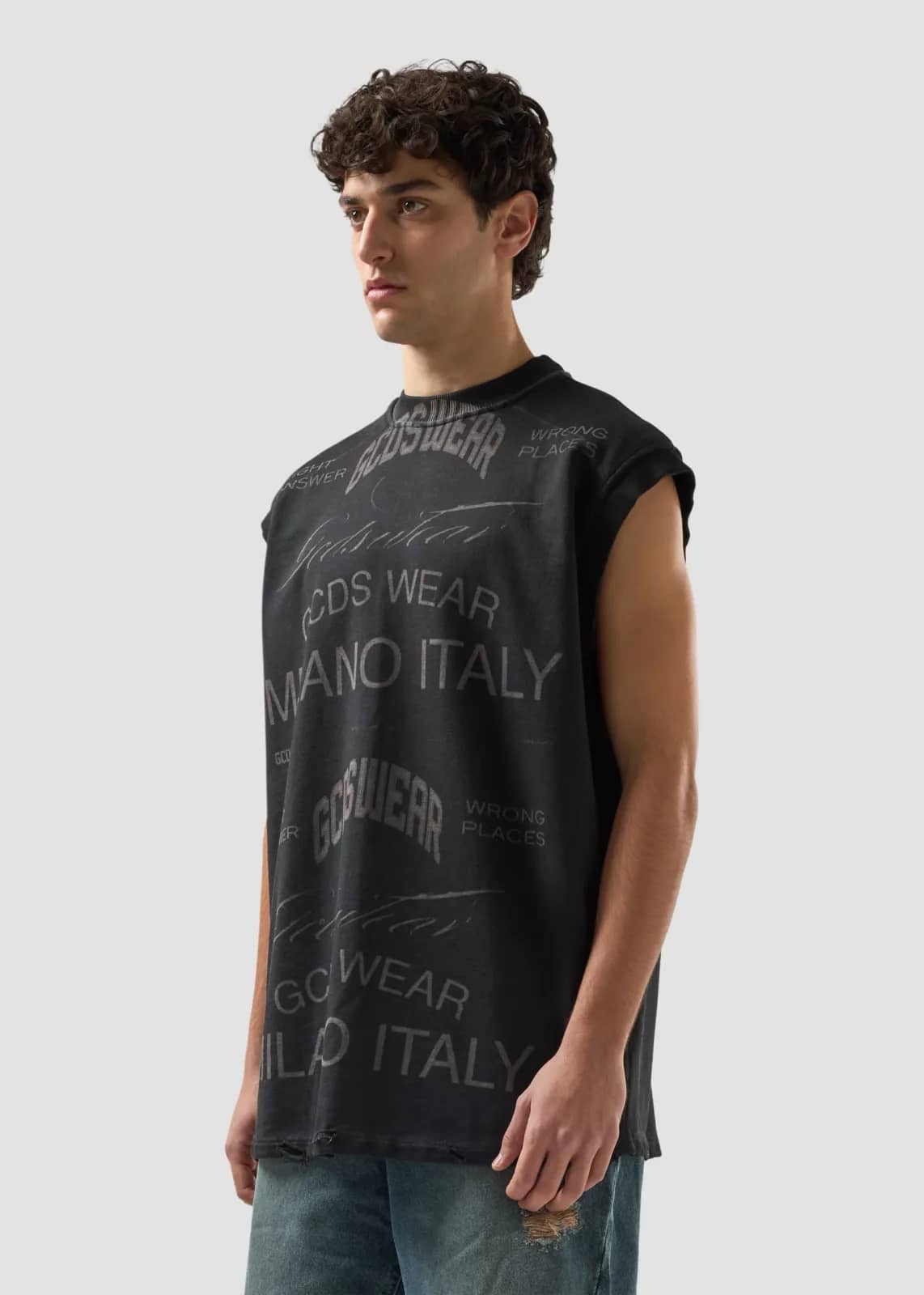 GCDS siyah sweatshirt, detay görünüm