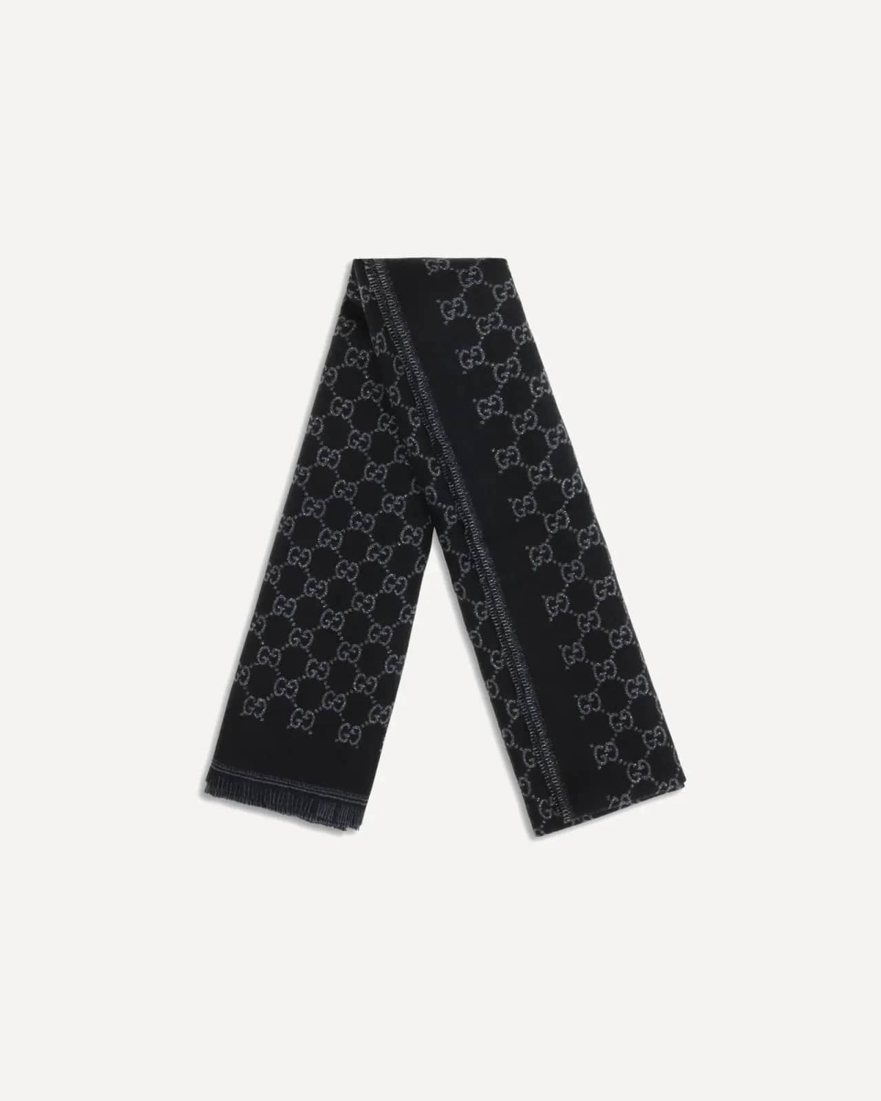 Gucci siyah Miss Stenny GG Monogram yün atkı, detay görünüm