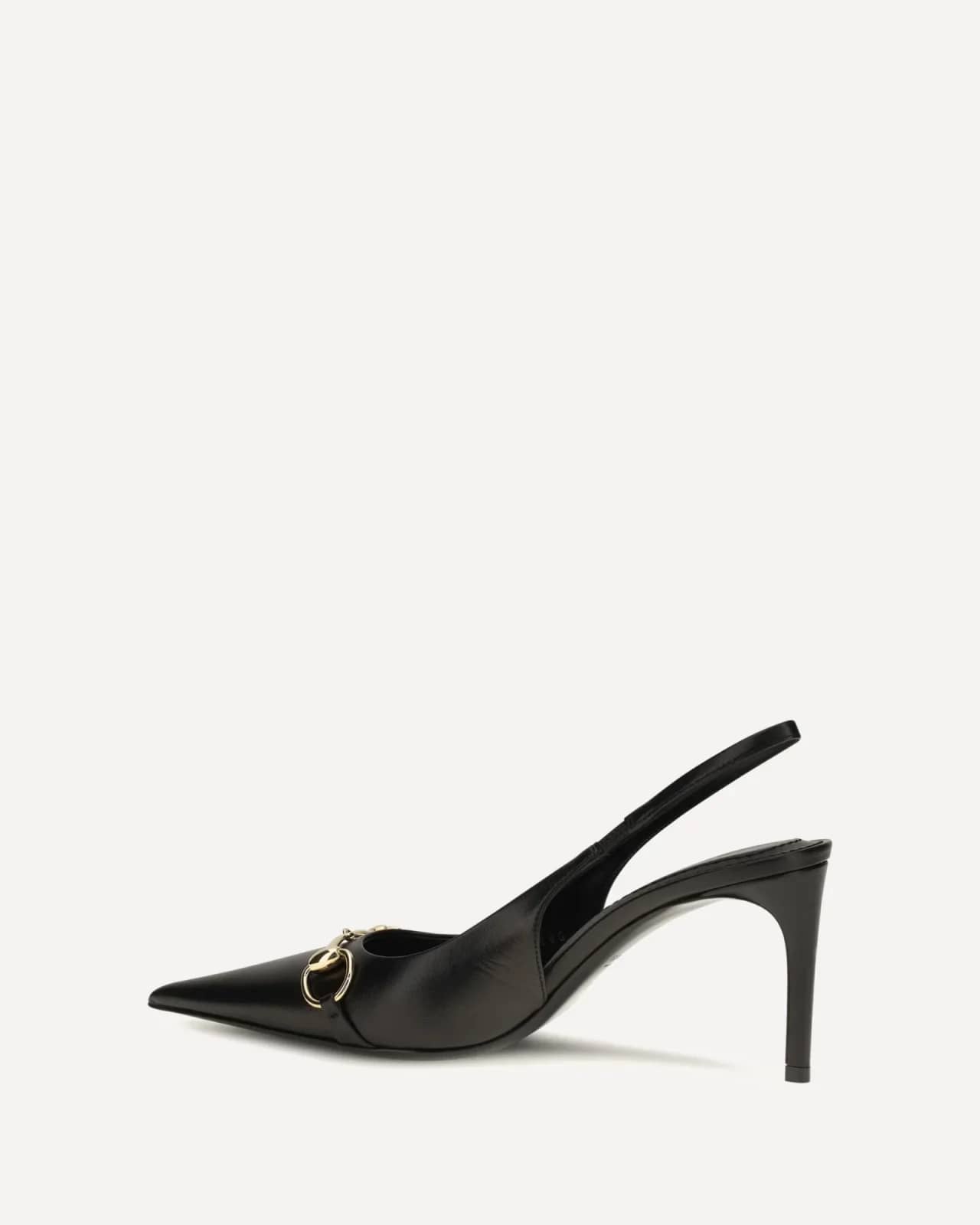 Gucci siyah bantlı slingback stiletto, önden çapraz görünüm