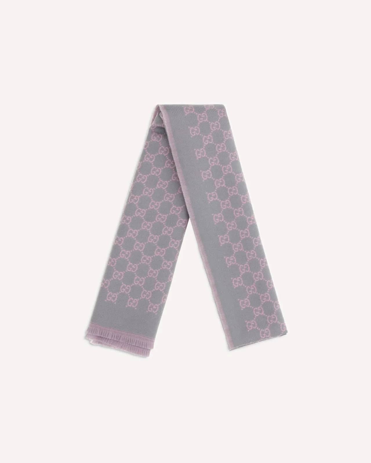 Gucci gri Miss Stenny GG Monogram yün atkı, detay görünüm