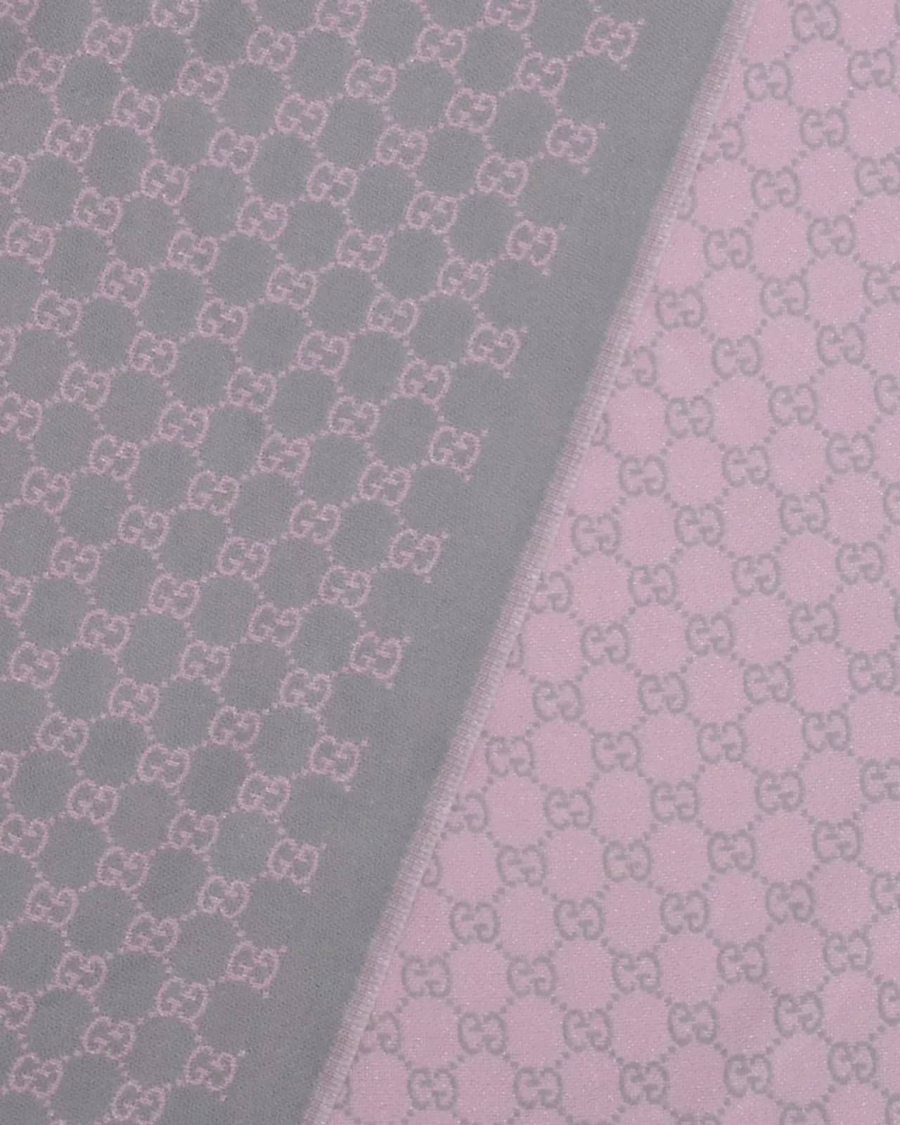 Gucci gri Miss Stenny GG Monogram yün atkı, detay görünüm