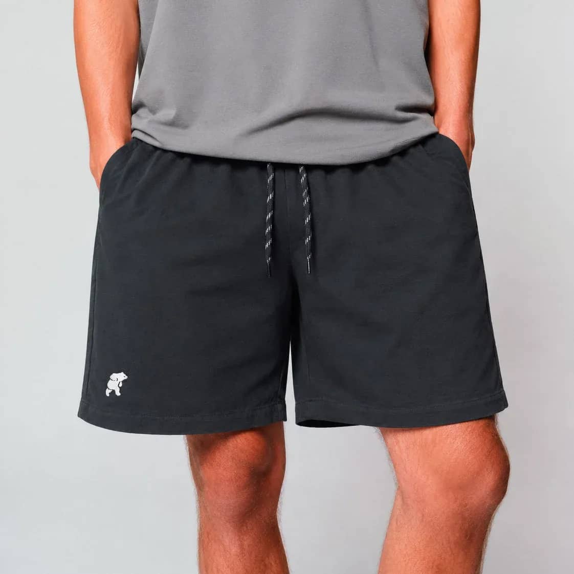 Karhu siyah Trampas Shorts şort, arkadan görünüm
