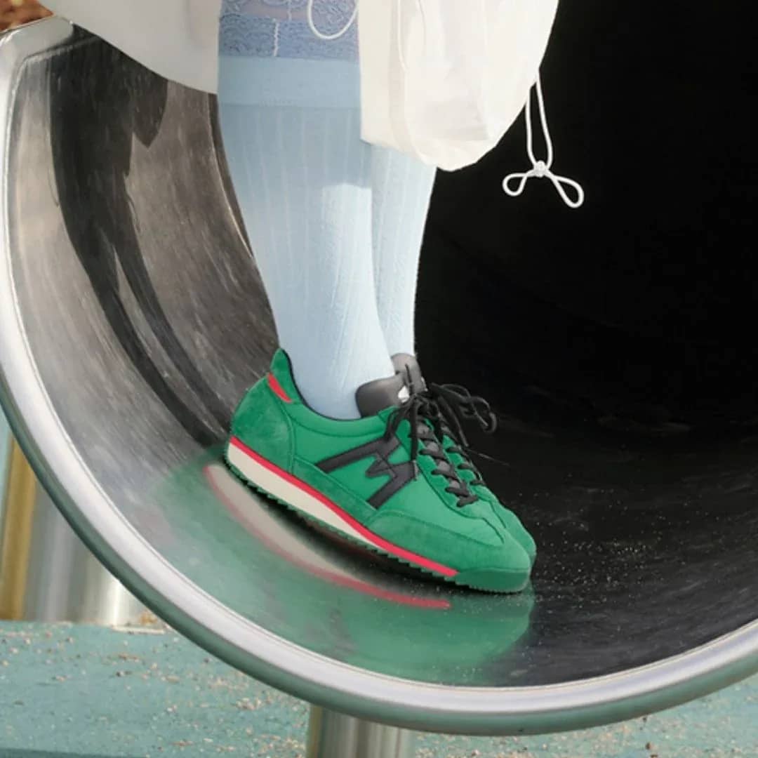 Karhu yeşil Mestari 76 sneaker, önden çapraz görünüm
