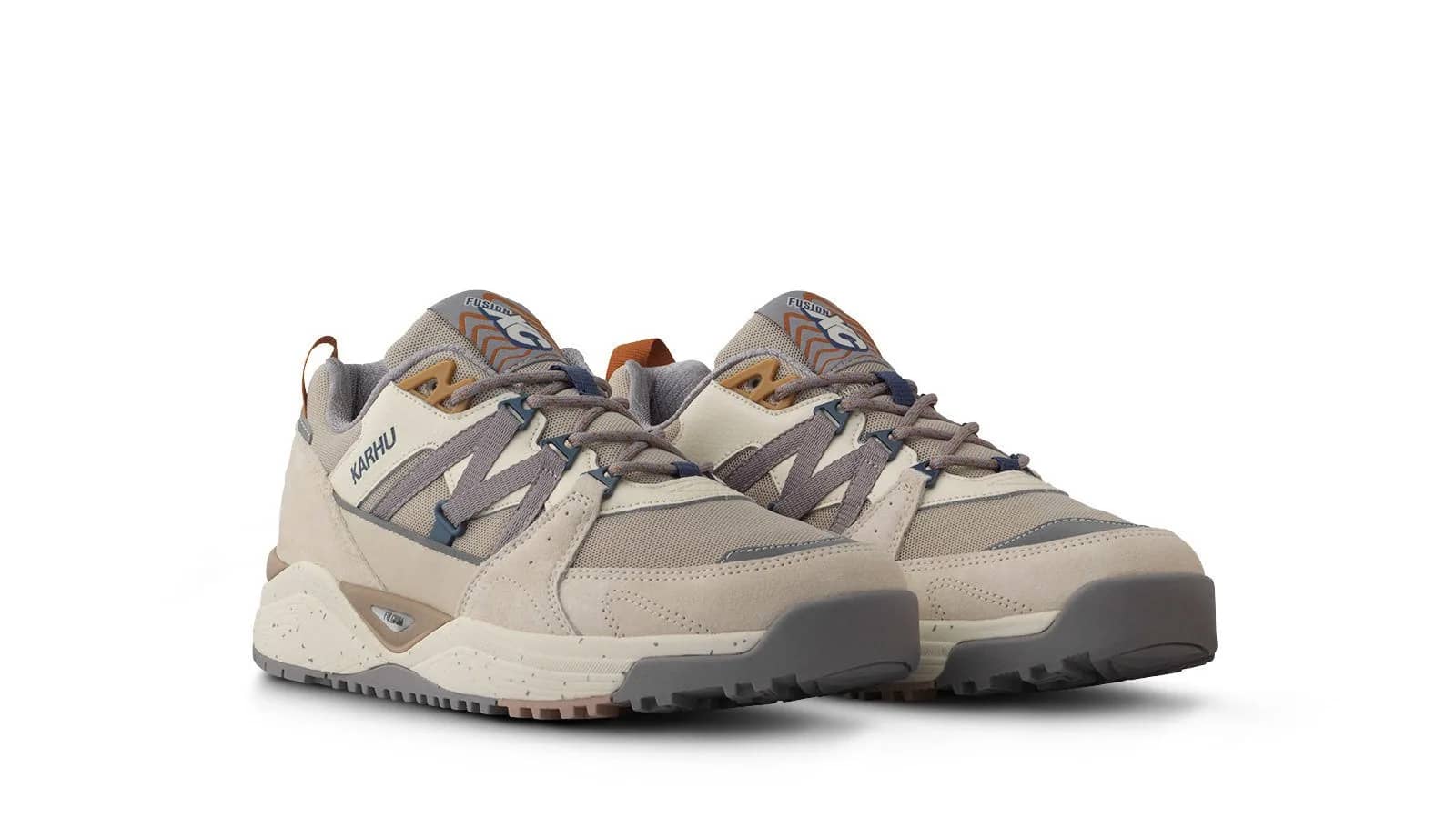Karhu gümüş Fusion XC sneaker, arkadan çapraz görünüm
