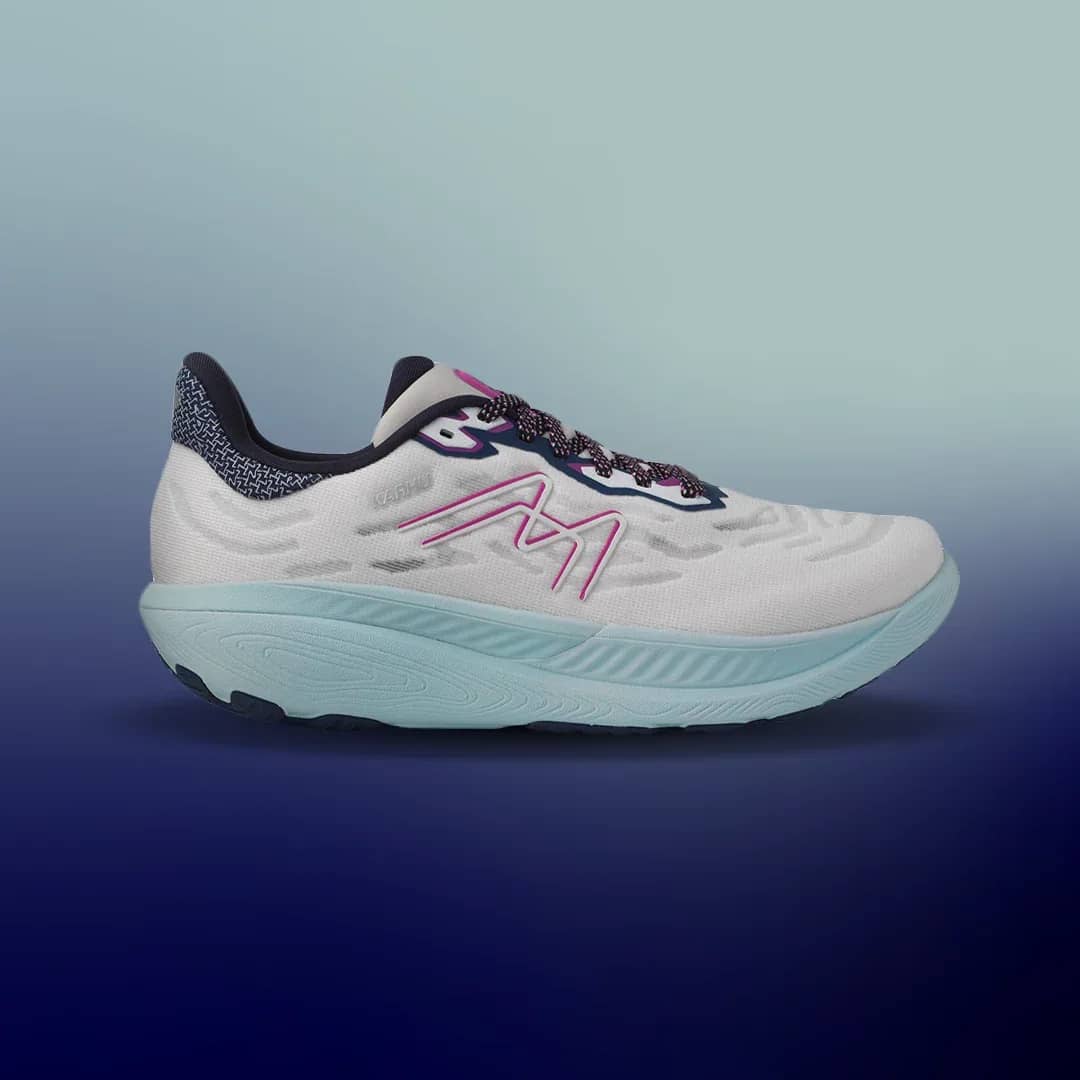 Karhu beyaz Women'S Ikoni 3.5 runner sneaker, önden çapraz görünüm