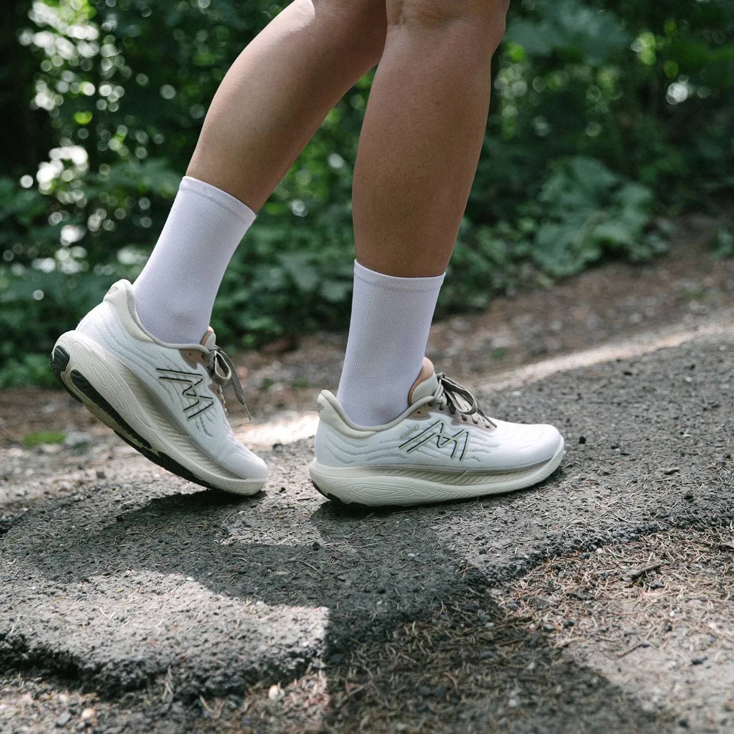 Karhu beyaz Women'S Ikoni 3.0 runner sneaker, önden çapraz görünüm