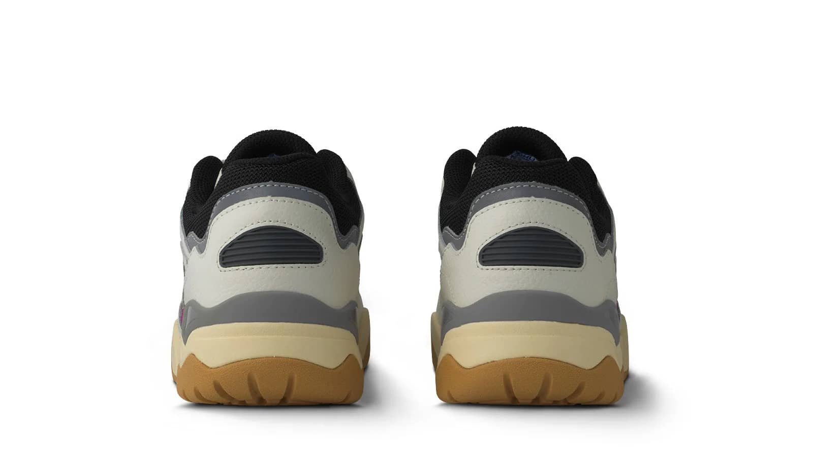 Karhu beyaz Fusion XT sneaker, önden görünüm