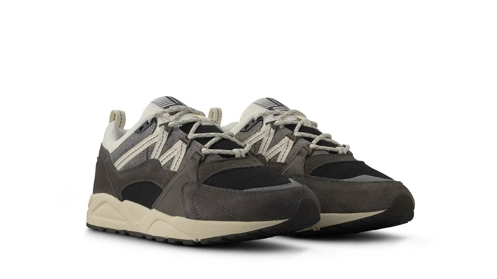 Karhu gri Fusion 2.0 sneaker, arkadan çapraz görünüm