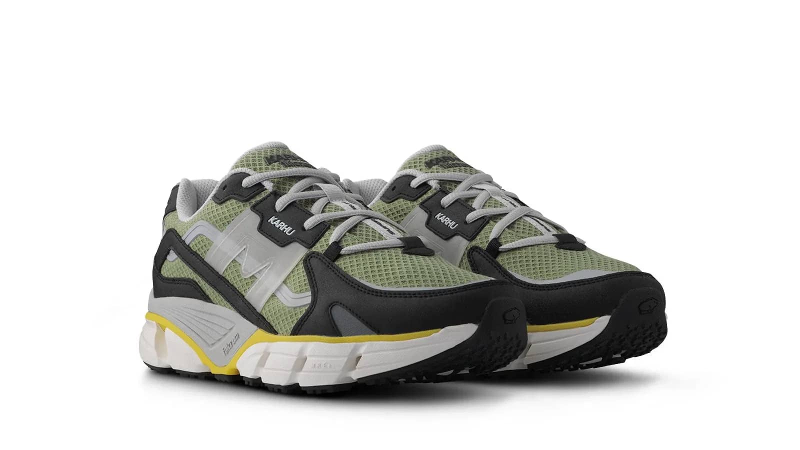 Karhu siyah Super Fulcrum sneaker, arkadan çapraz görünüm