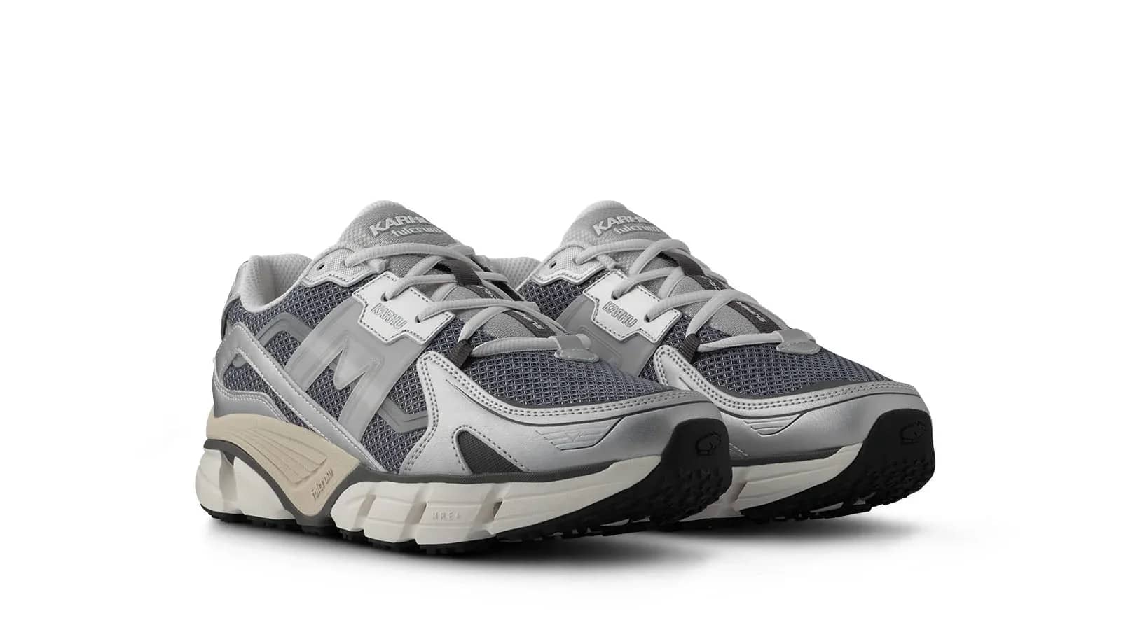 Karhu gümüş Super Fulcrum sneaker, arkadan çapraz görünüm