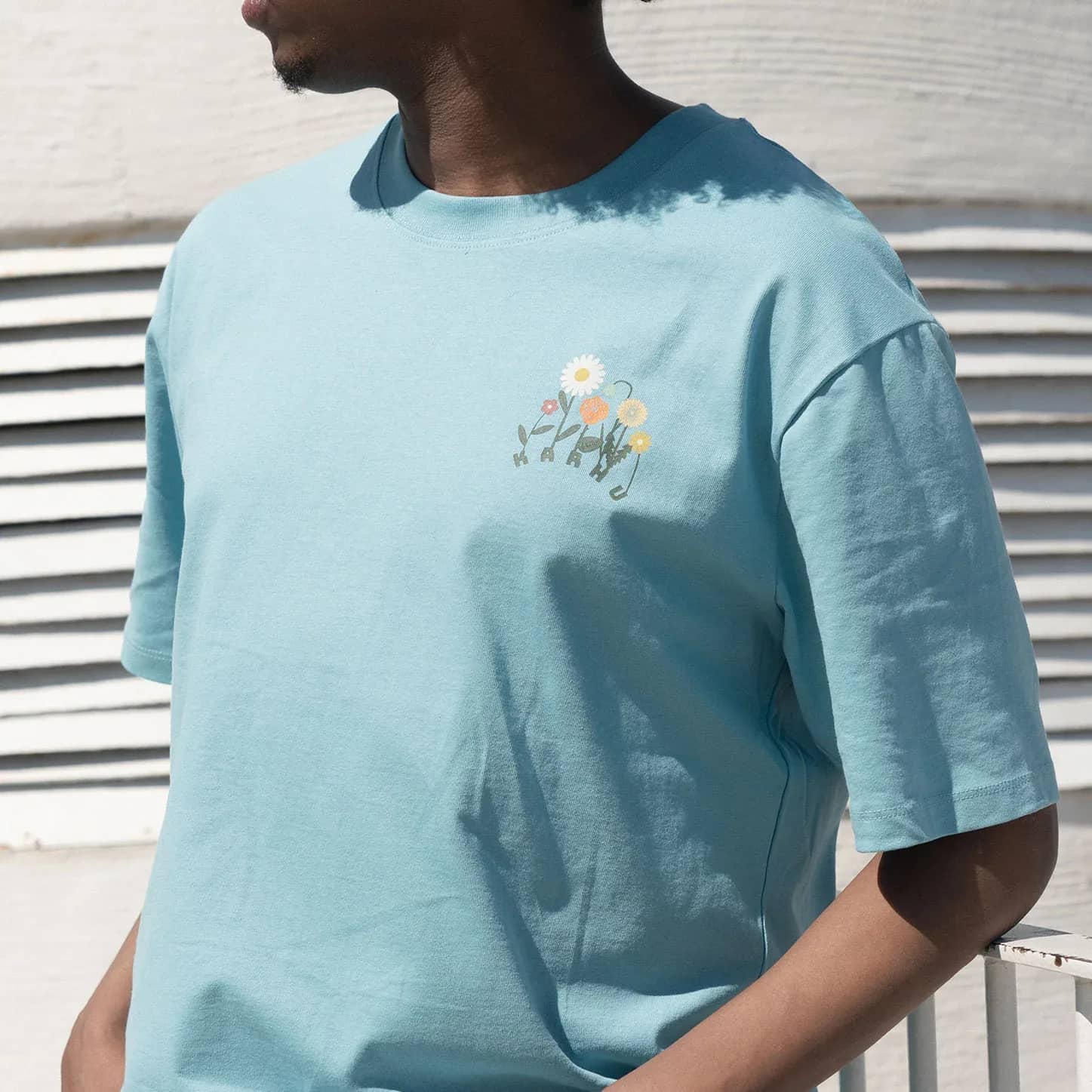Karhu mavi Flower Logo T–shirt gömlek, arkadan görünüm